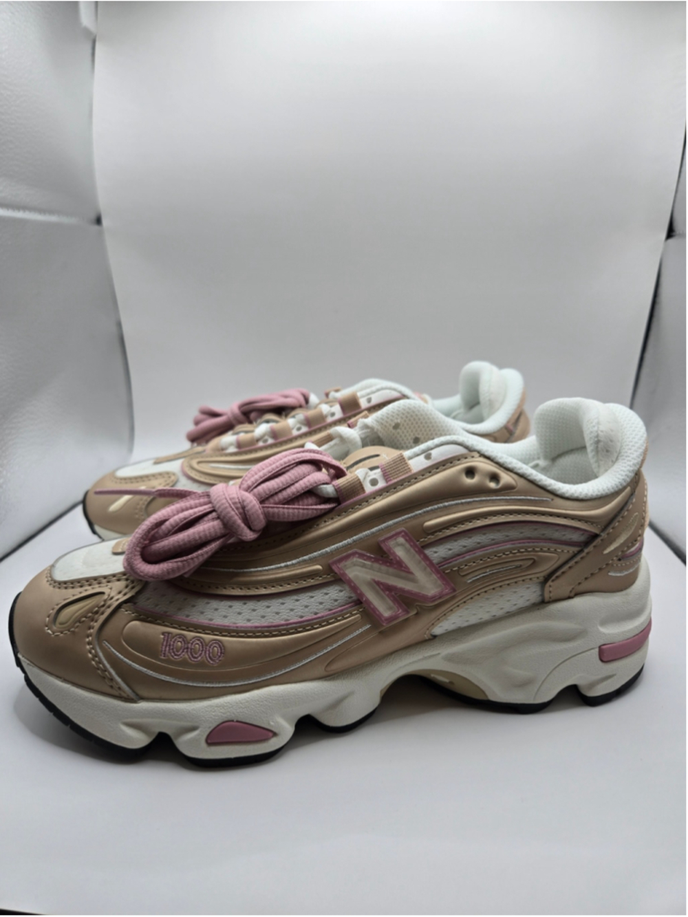 Women's New Balance 1000 Sneakers Size 6.5 Beige and Pink